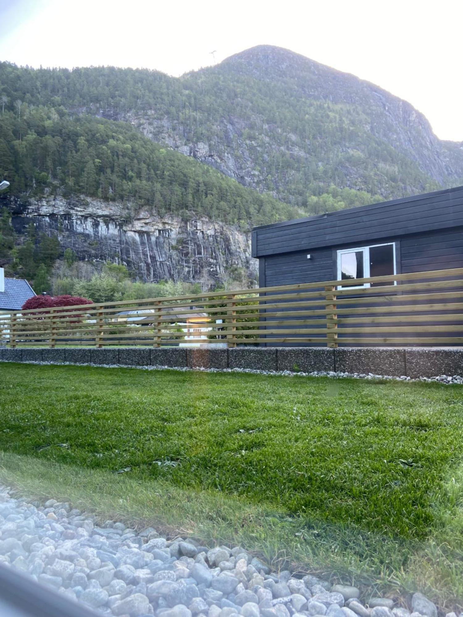 Andalsnes Underground Flat Apartamento Exterior foto