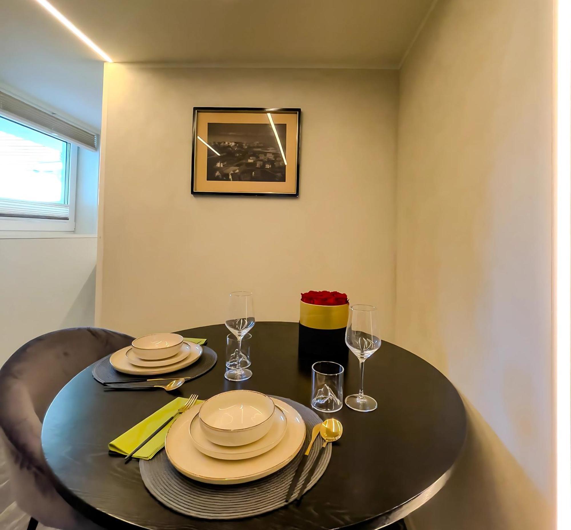 Andalsnes Underground Flat Apartamento Exterior foto